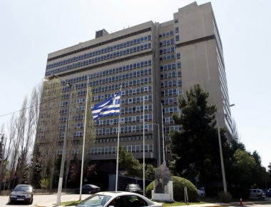 «Φτάνει πια» φωνάζουν οι κάτοικοι του Μενιδίου έξω από το υπ. Προστασίας του Πολίτη (φωτό,βίντεο)